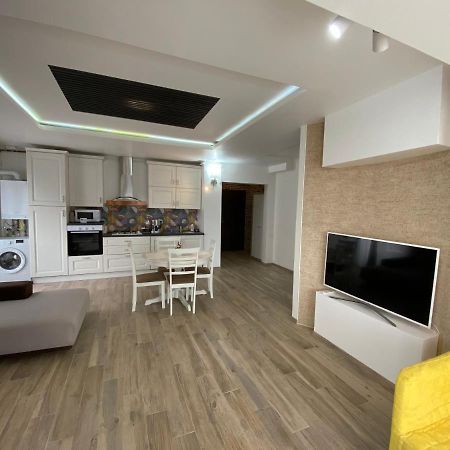 Sunny Deluxe Apartment Cosmopolis Stefanestii de Jos Exteriör bild
