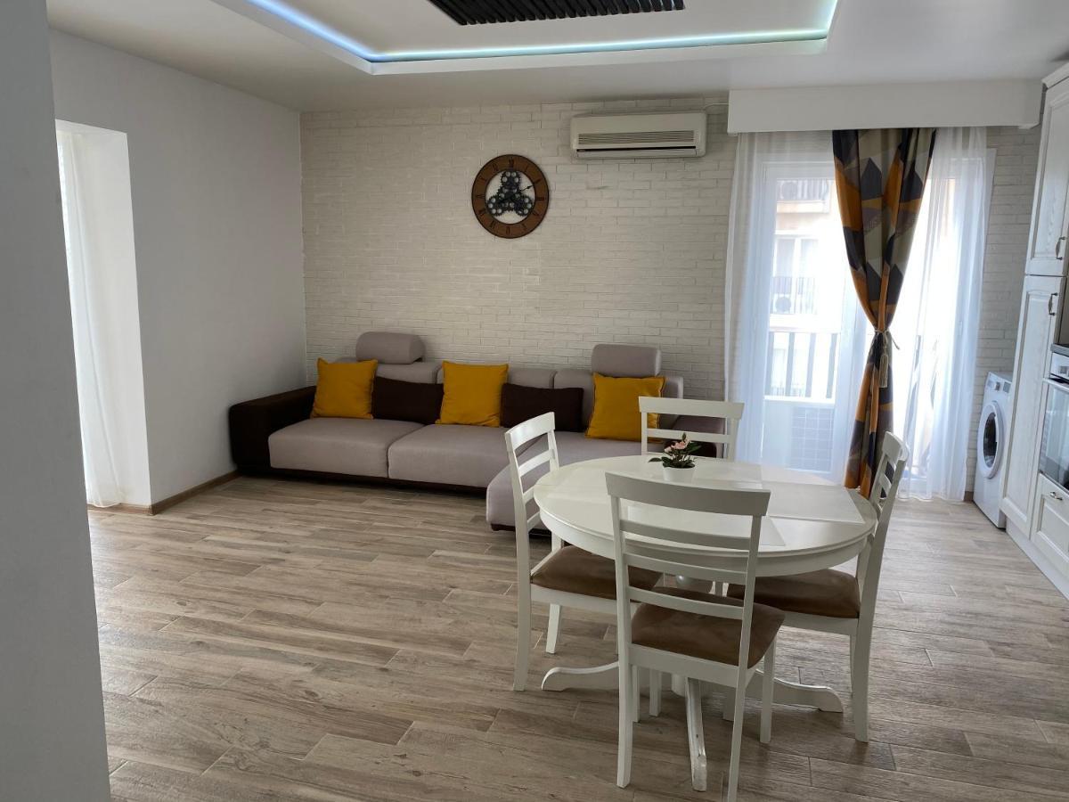 Sunny Deluxe Apartment Cosmopolis Stefanestii de Jos Exteriör bild